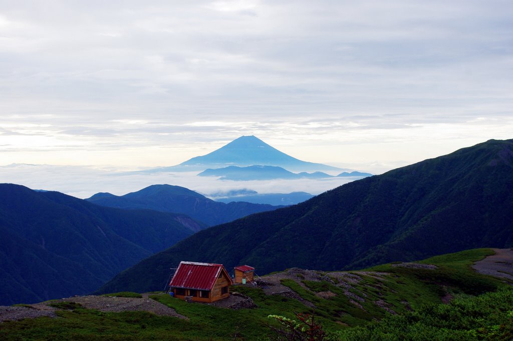 小河内岳避難小屋と富士山 Mapio Net