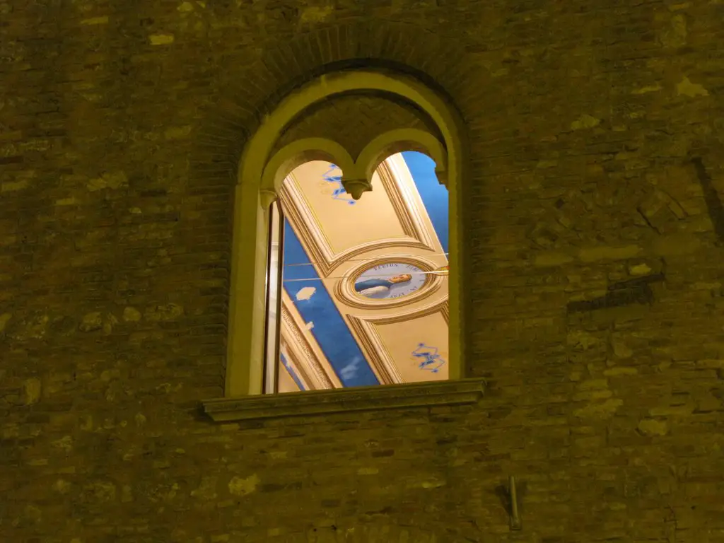 Finestra del Palazzo Comunale di Bertinoro