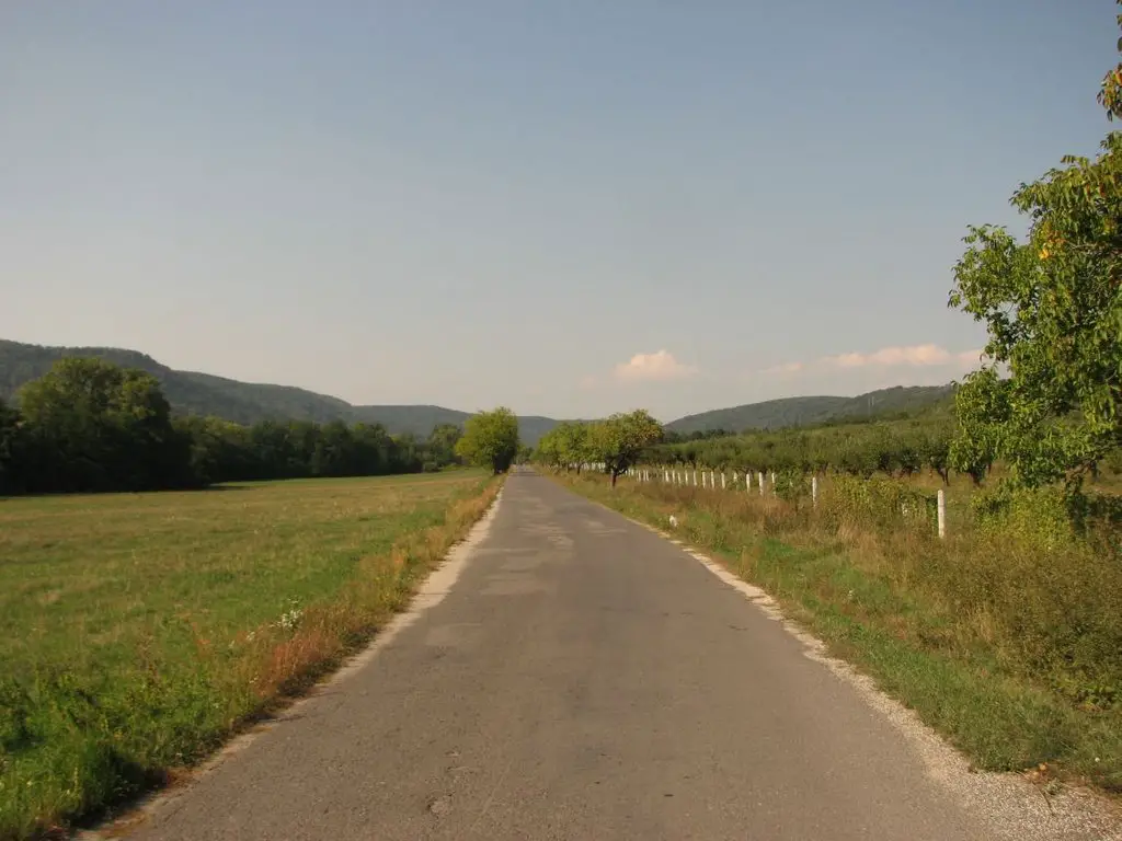 Road to Horné Strháre
