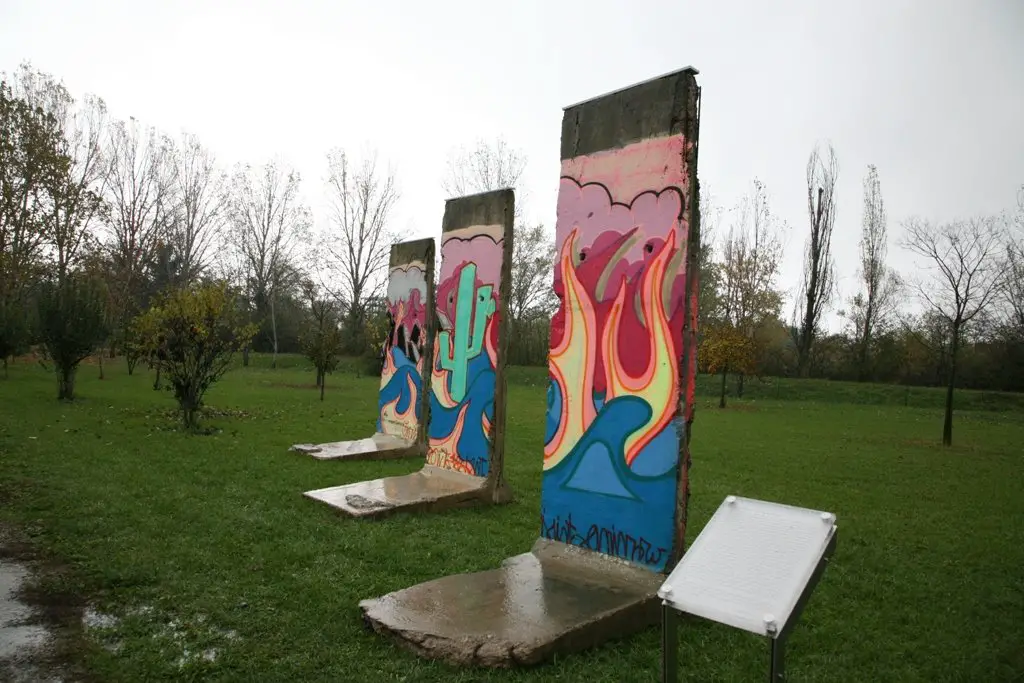 Risultati immagini per spilamberto parco rangoni muro di berlino