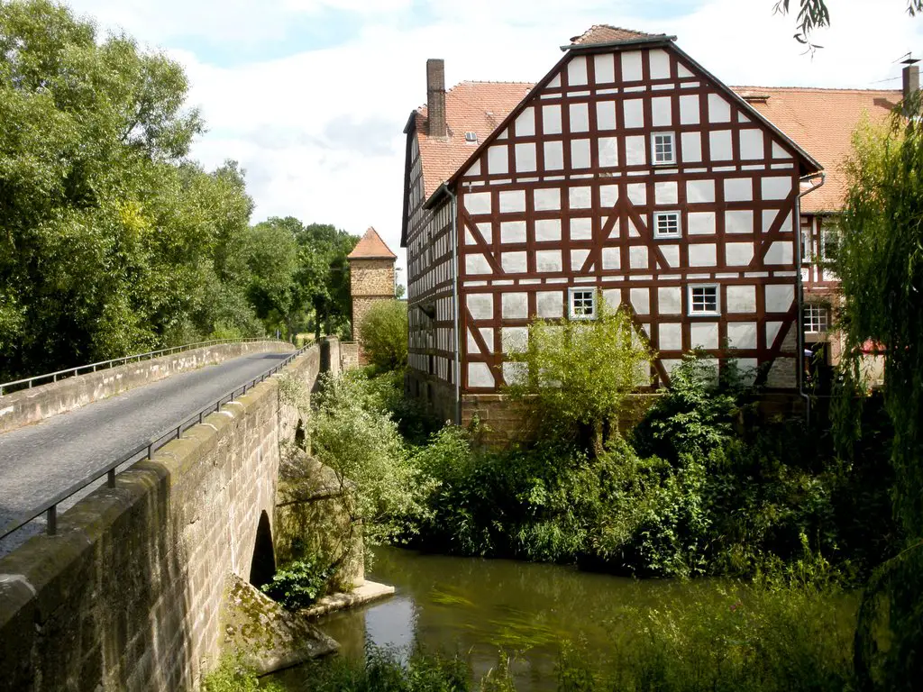 Brücker Mühle mit Brücke