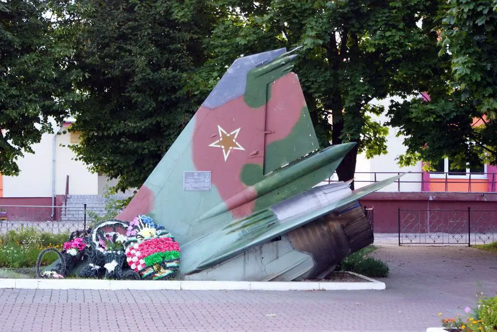 Помнік Уладзіміру Карвату — першаму Герою Беларусі. The monument of Uladzimir Karvat —  first Hero of Belarus.