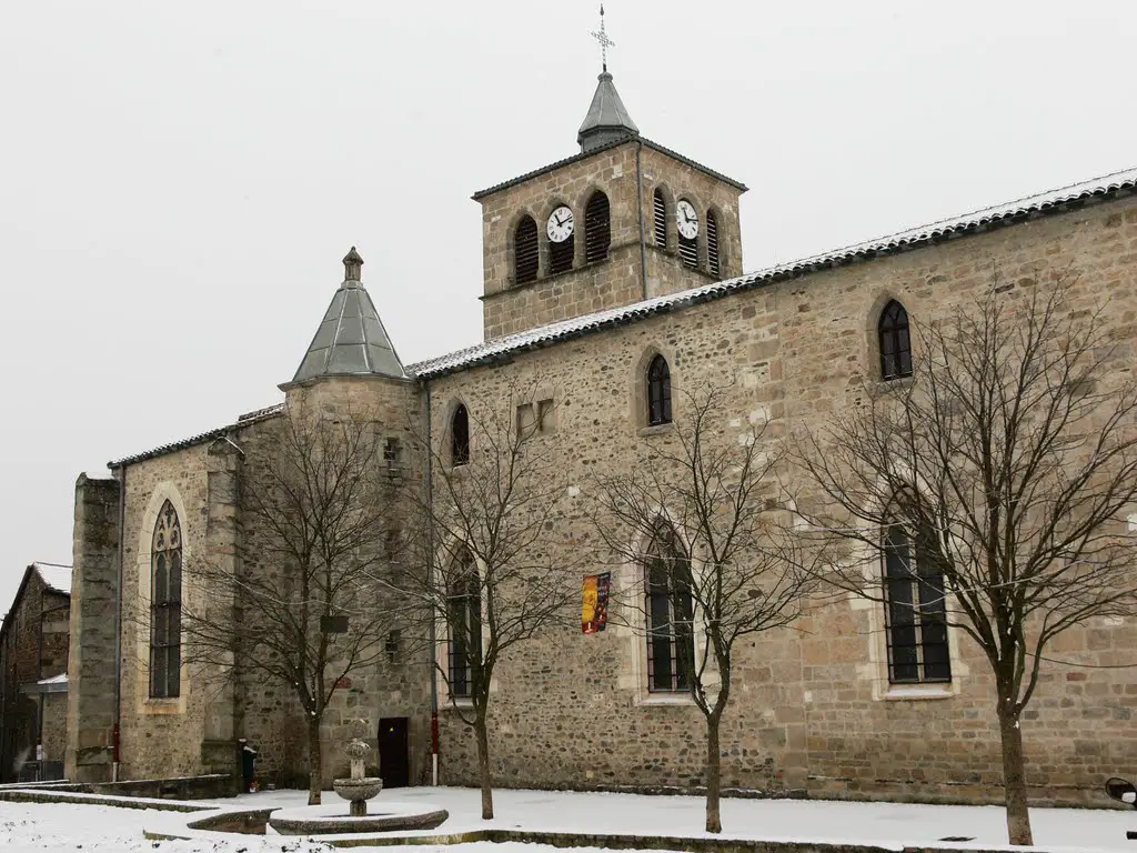 Eglise de Mornant sous la neige (Rhône)