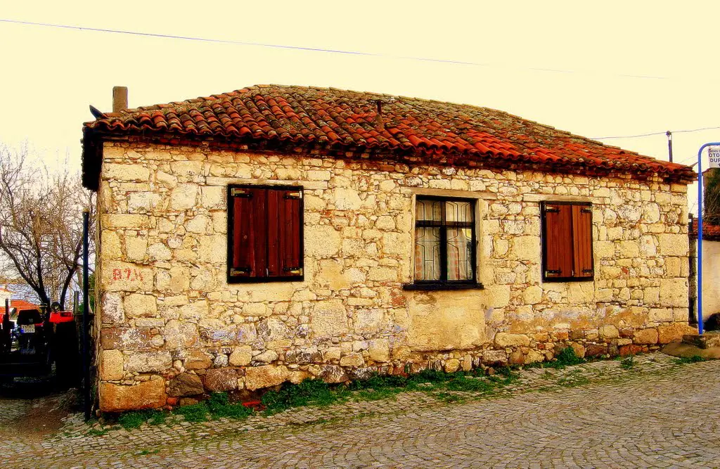 İZMİR - Çandarlı,  Eski taş ev..!! _yemtaş©_