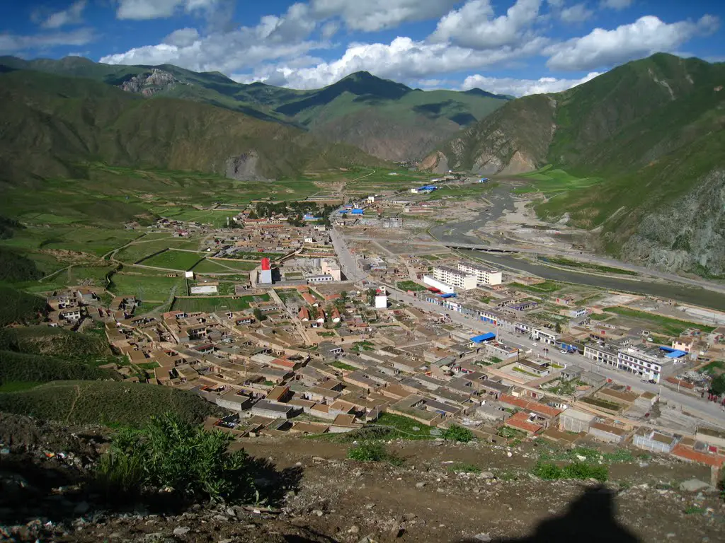 Yushu from the monastery (east)