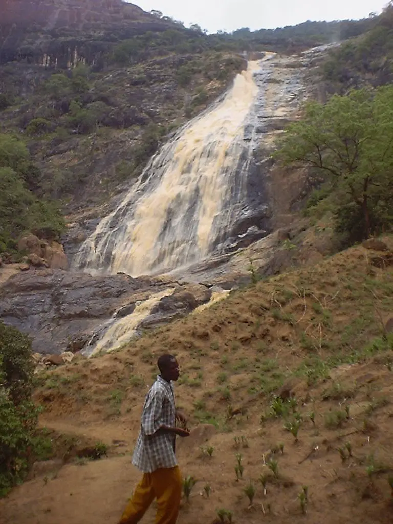 Farin Ruwah Falls, Massenge