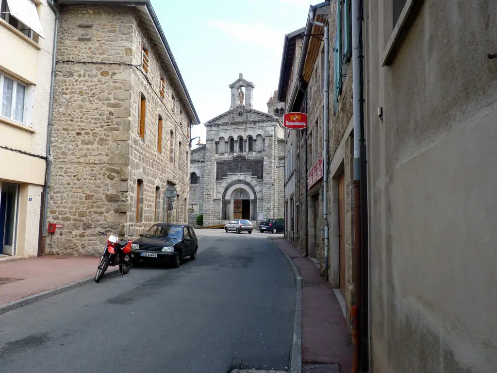 village de saint-Sauveur en rue