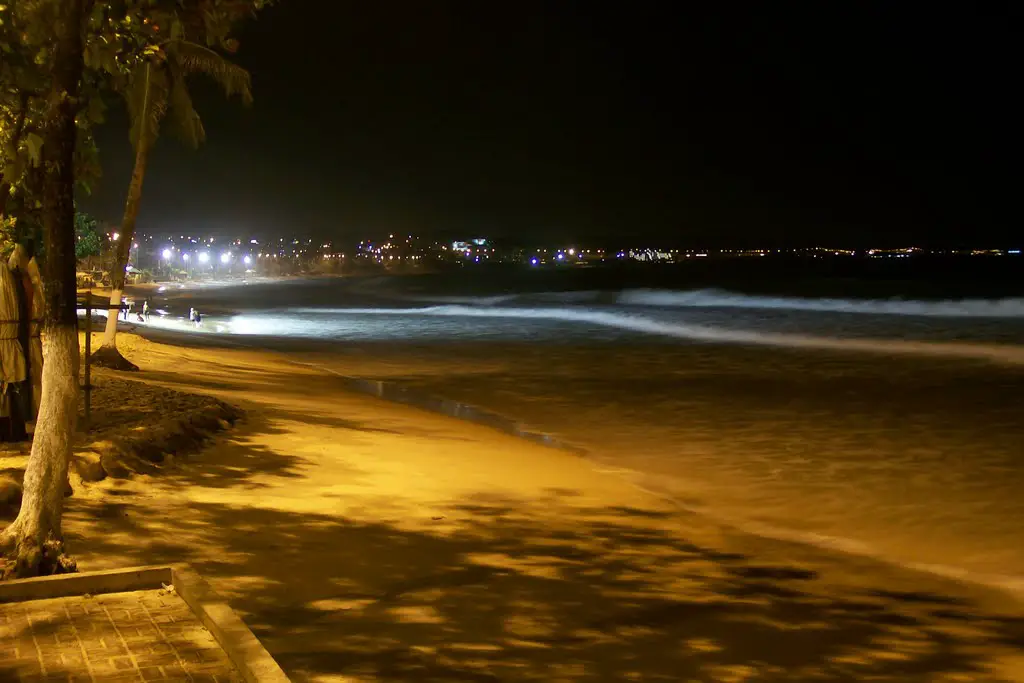Praia de Ponta Negra à Noite - Natal - RN - Brasil 