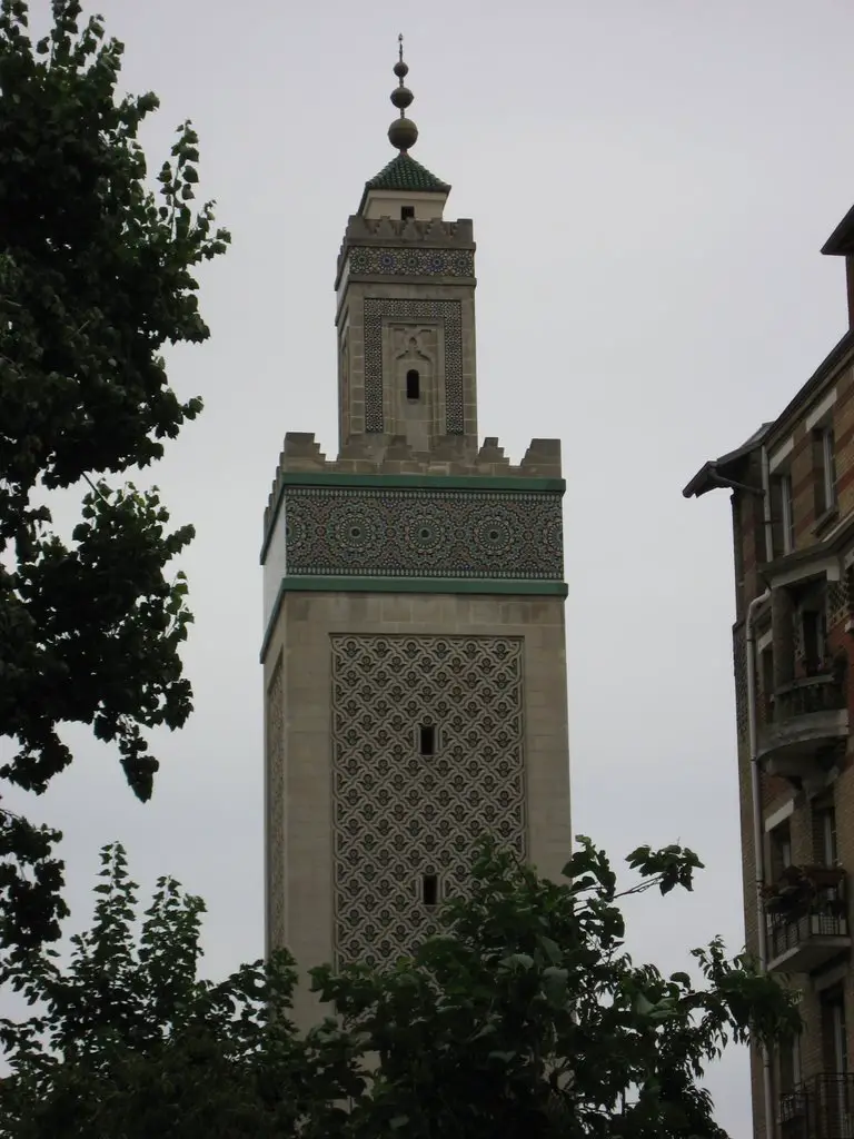 La Mosquée de Paris vue depuis la place du Puits-de-l'Ermite