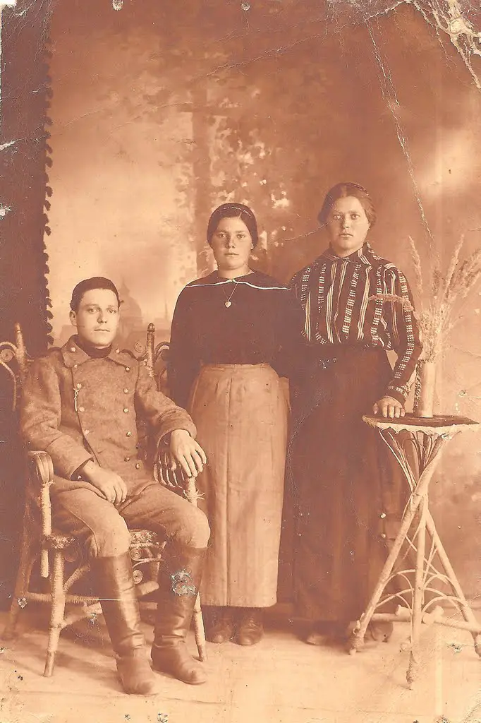1920Y, Family 1. Сестрите на дядо и зет му. Мъжете на почит:) 