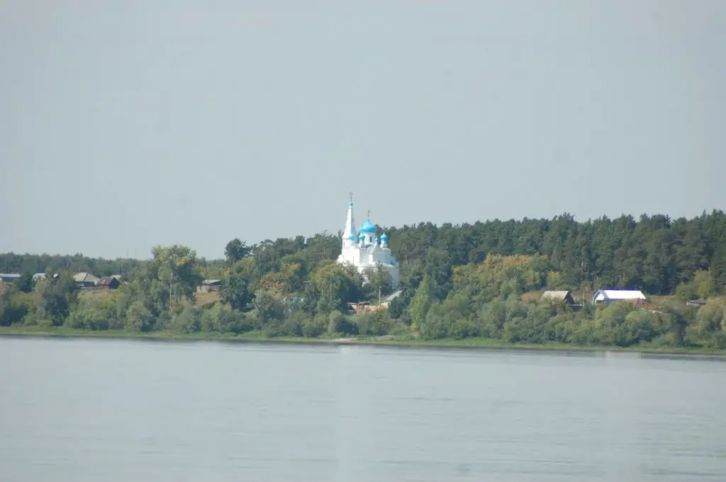 Церковь  в Одинцовке - вид с воды