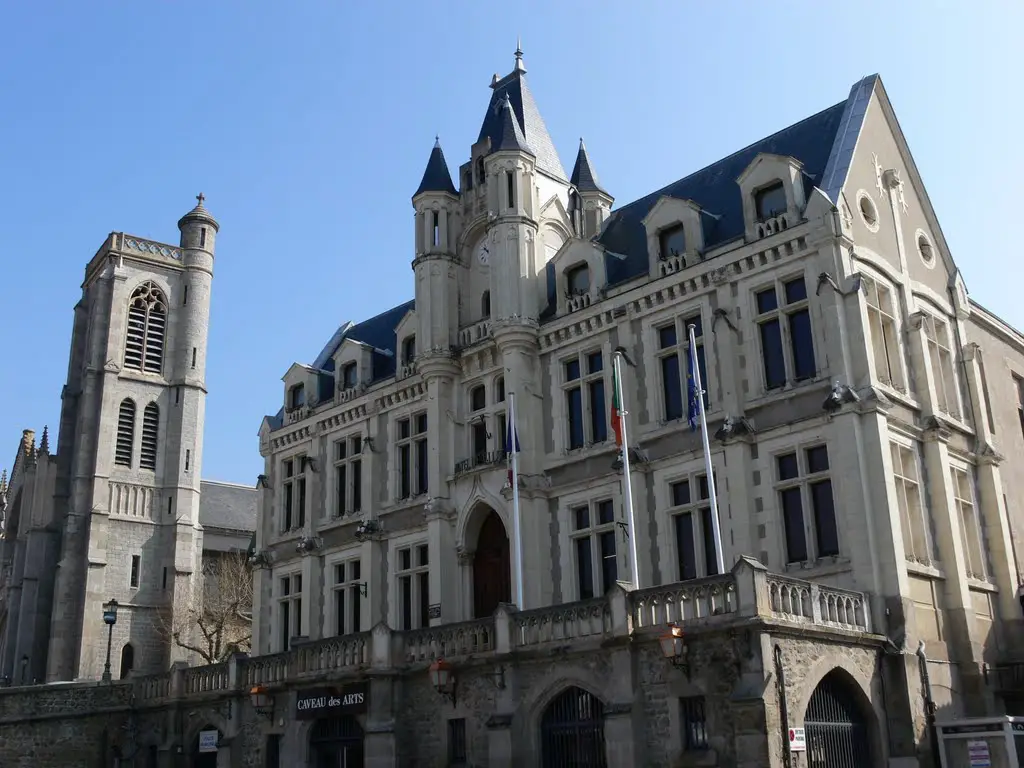 Saint Galmier ~ Eglise & Mairie (Loire)