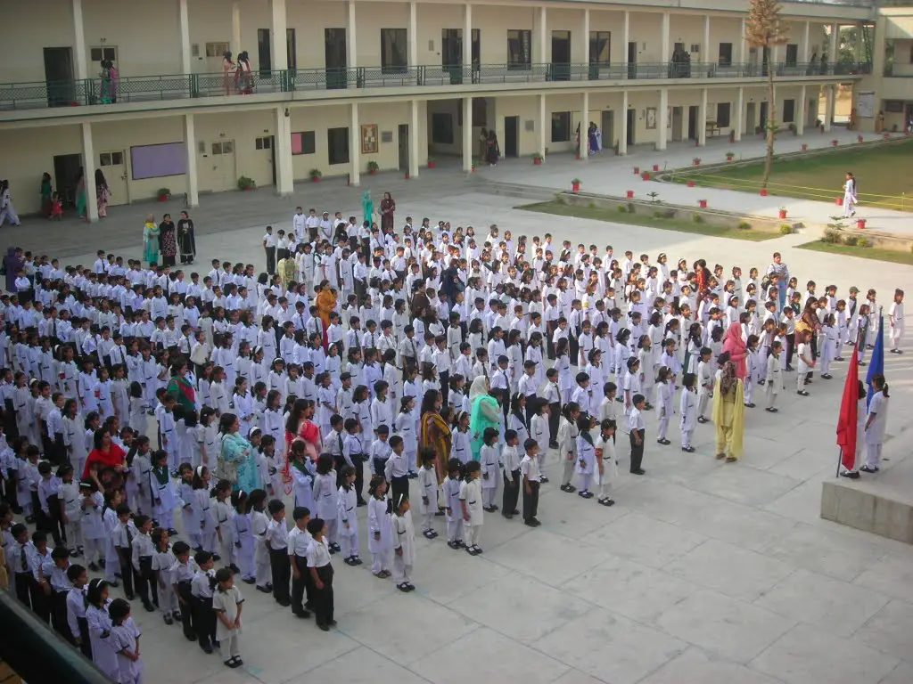 school assembly, 10 Tips For A Memorable School Life