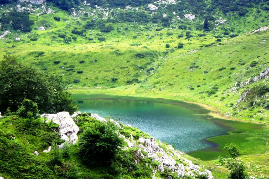 Treskavica - pogled na Veliko jezero sa Sakaratove kule