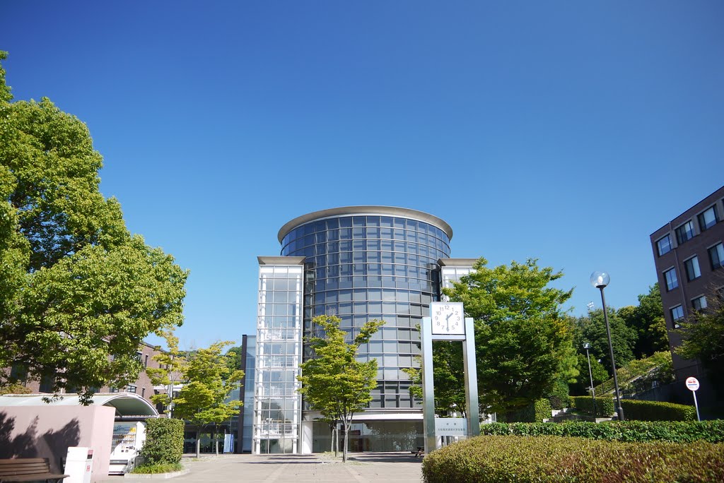 大阪電気通信大学 コナミホール前の広場 Mapio Net