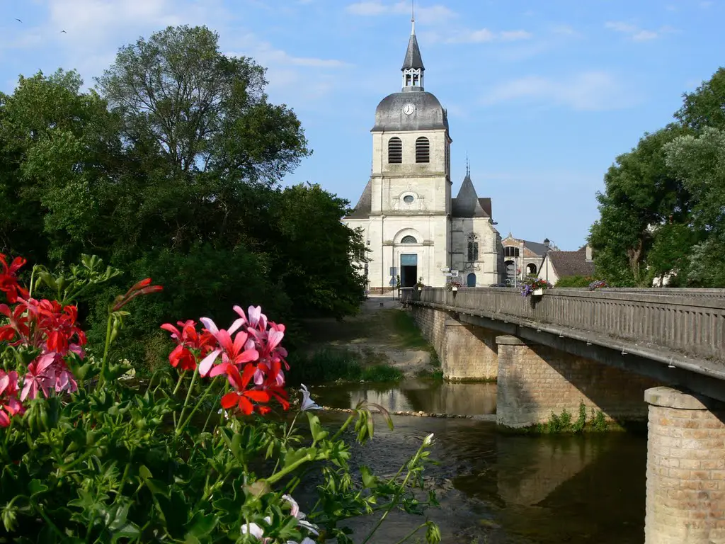 Dienville - Eglise St Quentin & Pont sur l'Aube