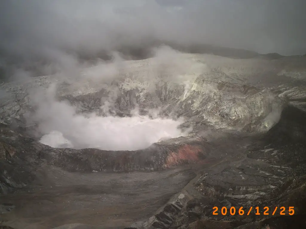 Volcan Poas, en un día nublado