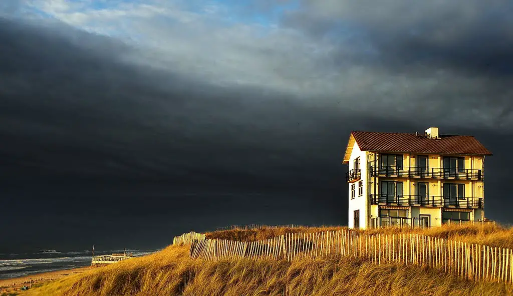 Lonely House-"De HORIZON"- on BERGEN dunes.