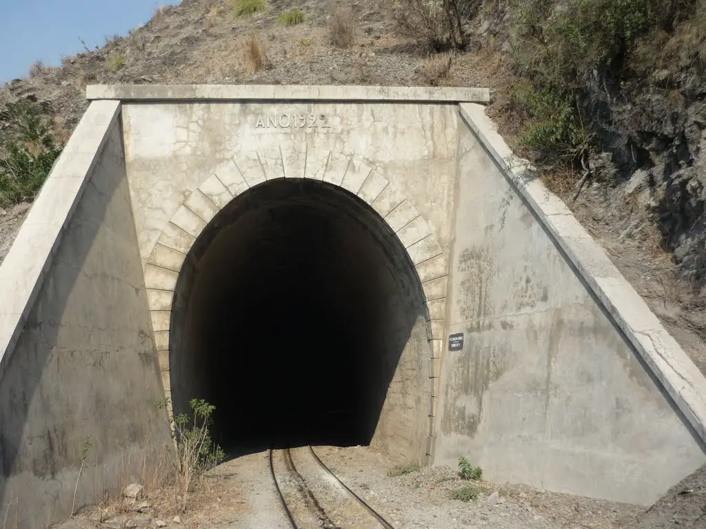 588 - Vista posterior del Tunel nº 1 en El Alisal - TREN A LAS NUBES |  Mapio.net