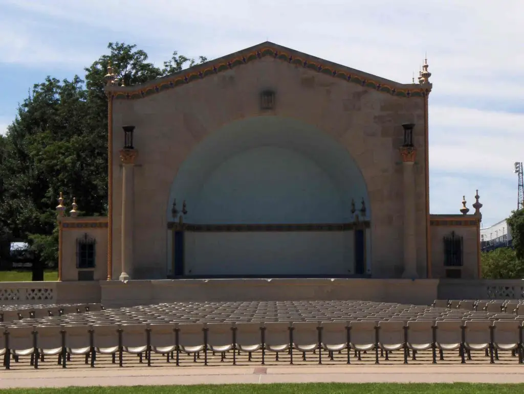 LeClaire Park Bandshell, GLCT