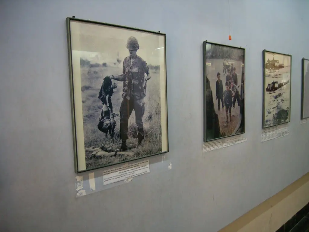ﾍﾞﾄﾅﾑ戦争跡博物館 他にﾎﾙﾏﾘﾝ漬け奇形児遺体などを展示 War Remnants Museum Mapio Net
