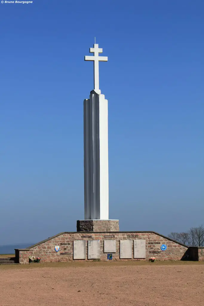 Croix de Lorraine du monument du Bataillon du Charolais