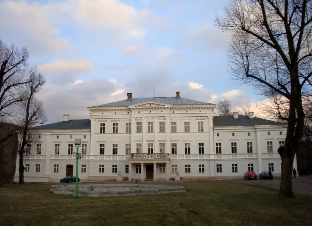 Jedlina Zdrój - palace; built in 17th c., rebuilt in neoclassic style in 19th c. (front site). Presently under renovation.