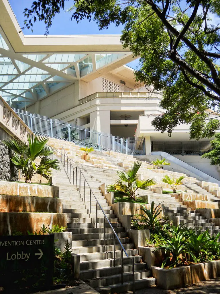 Stairs Of The Hawaii Convention Center Mapio Net