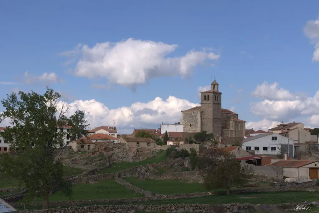 Panoramica de la Iglesia romanica de Otero