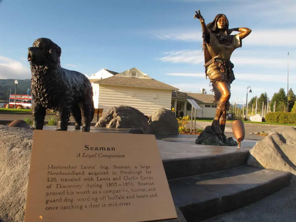 Seaman and Sacagawea statues 