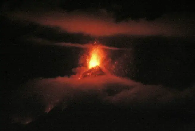 Uitbarsting Fuego bij nacht