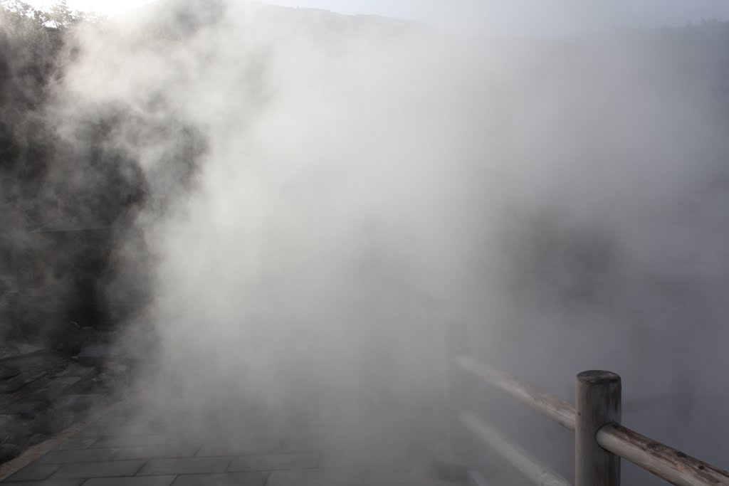 Jigoku: Hot vapor with the smell of hot spring