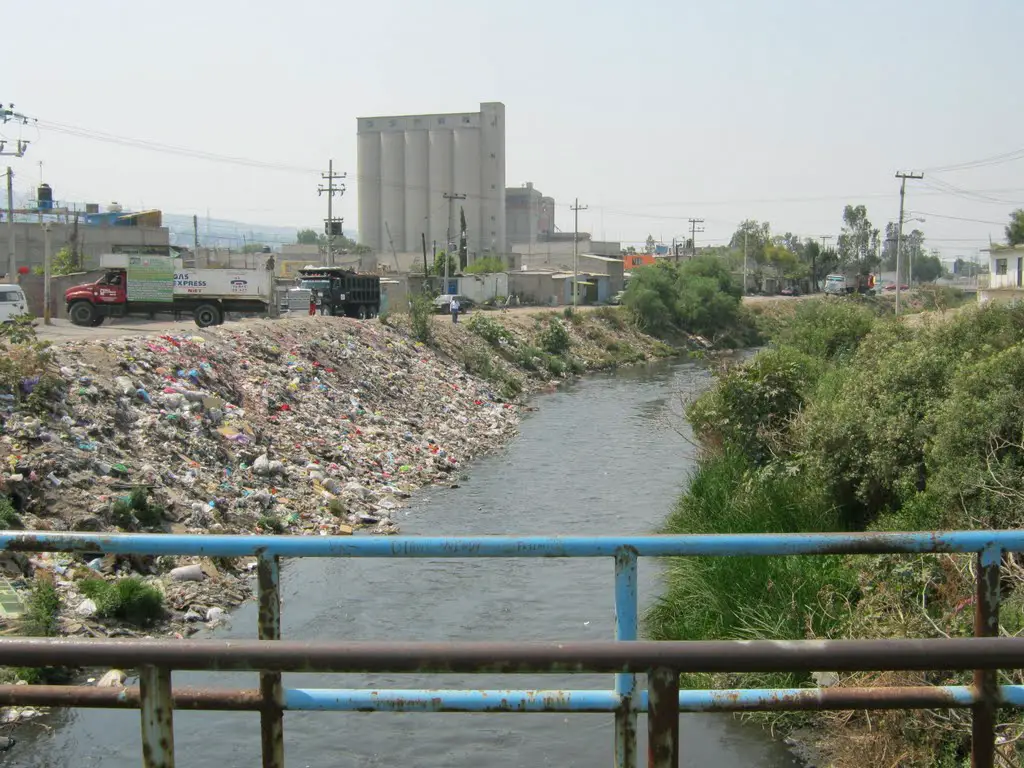 Prohibido tirar basura - El Gran Canal