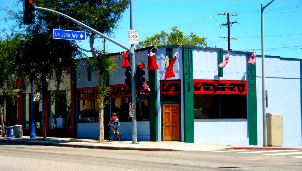 The Gold Coast Bar on Santa Monica Blvd., West Hollywood, Los Angeles, CA |  Mapio.net