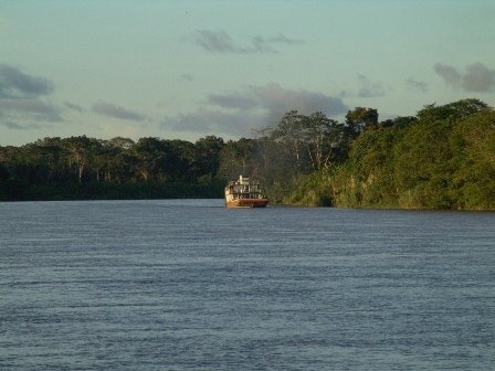 lancha en el río Ucayali