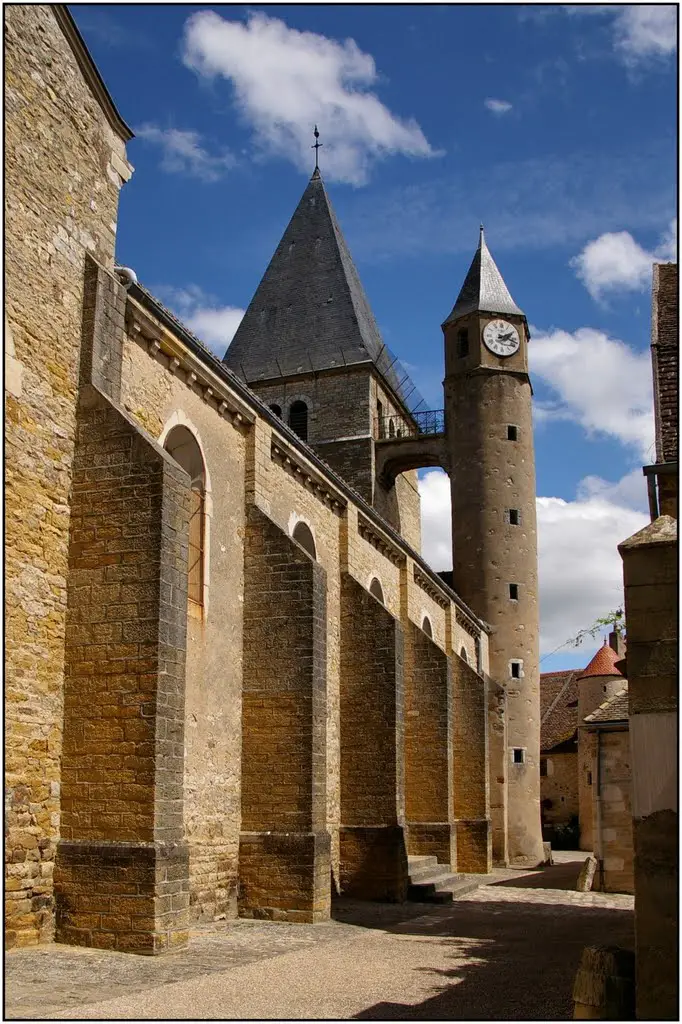 BUXY [71] - L'église et sa tour d'horloge (août 2011)