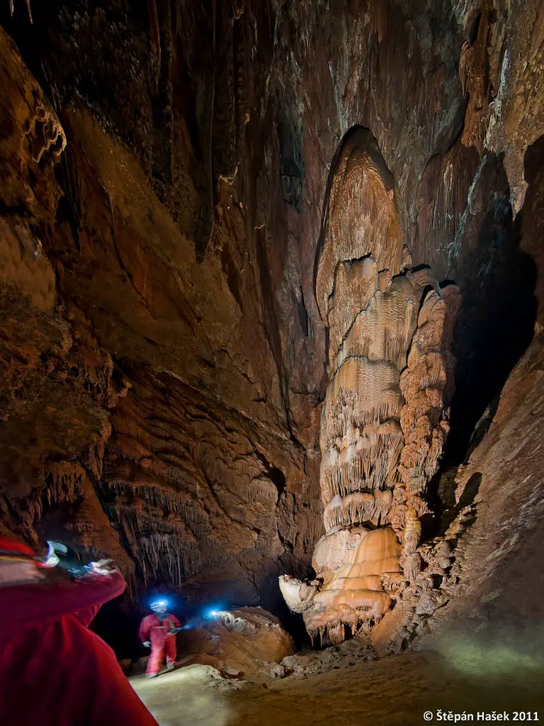 Krasnohorska cave (one of the highest columns open to public) /  Krásnohorská jaskyňa | Mapio.net