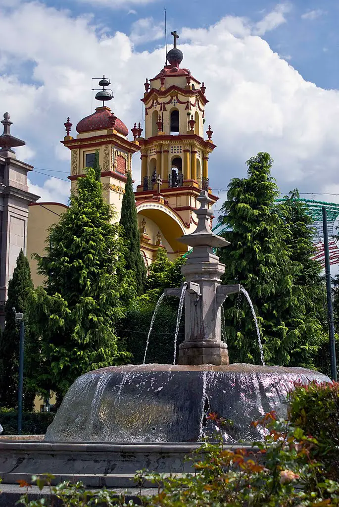 Fuente e Iglesia de Santa Veracruz - Toluca 