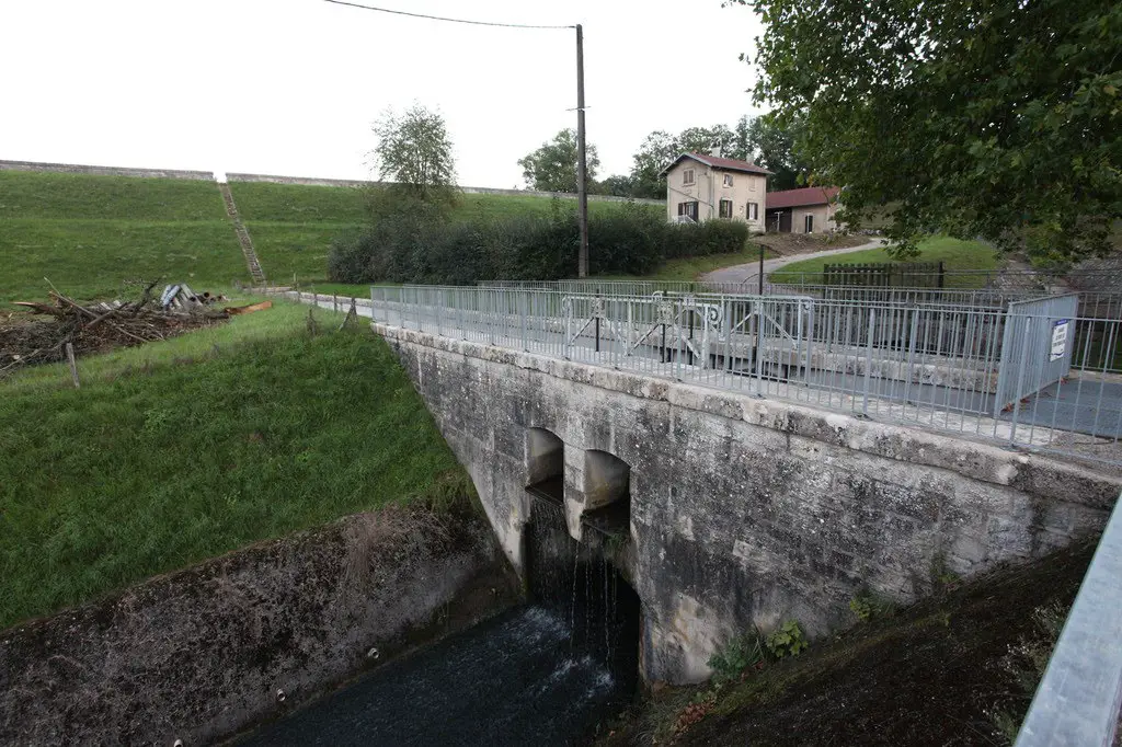 Canal de la Marne a la Saone (C. de Champagne en Bourgogne)