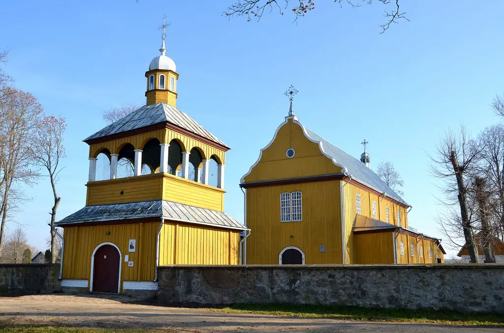 Tabariškės wooden St. Archangel Michael church and bells tower- gates (1770)