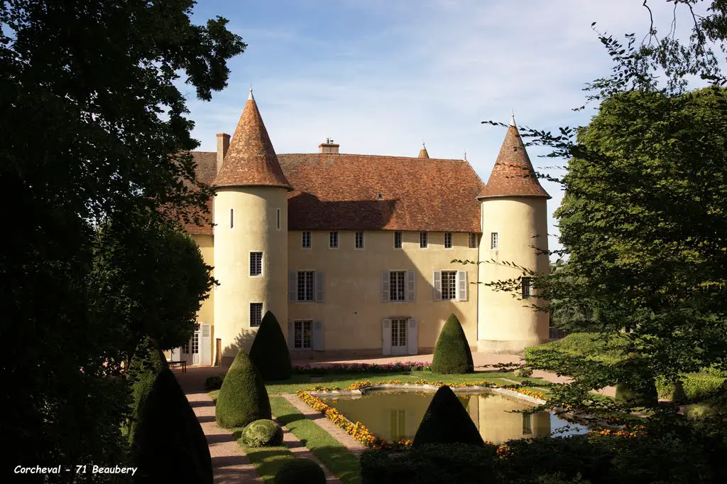 71 Beaubery - Château Corcheval