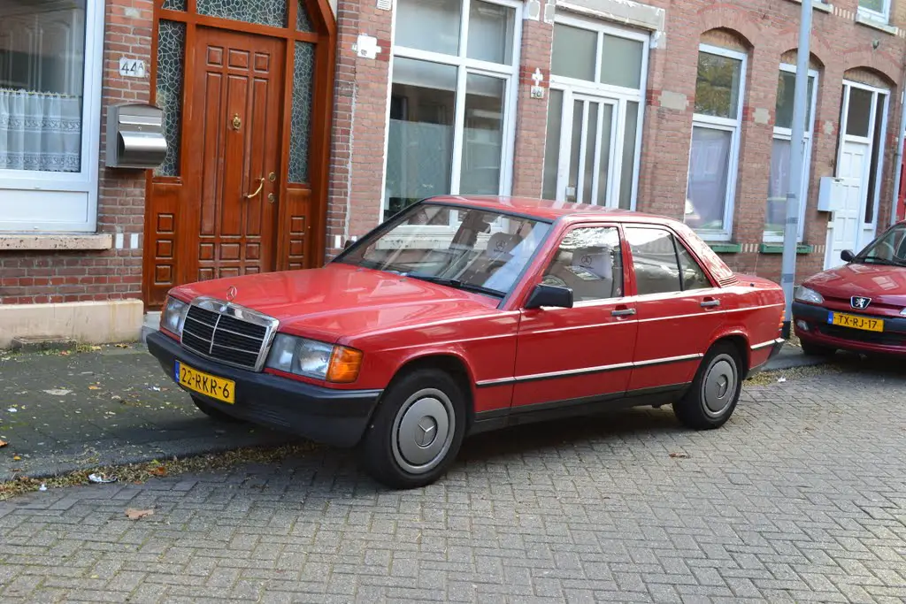 Mercedes-Benz 190 E, red, Rotterdam