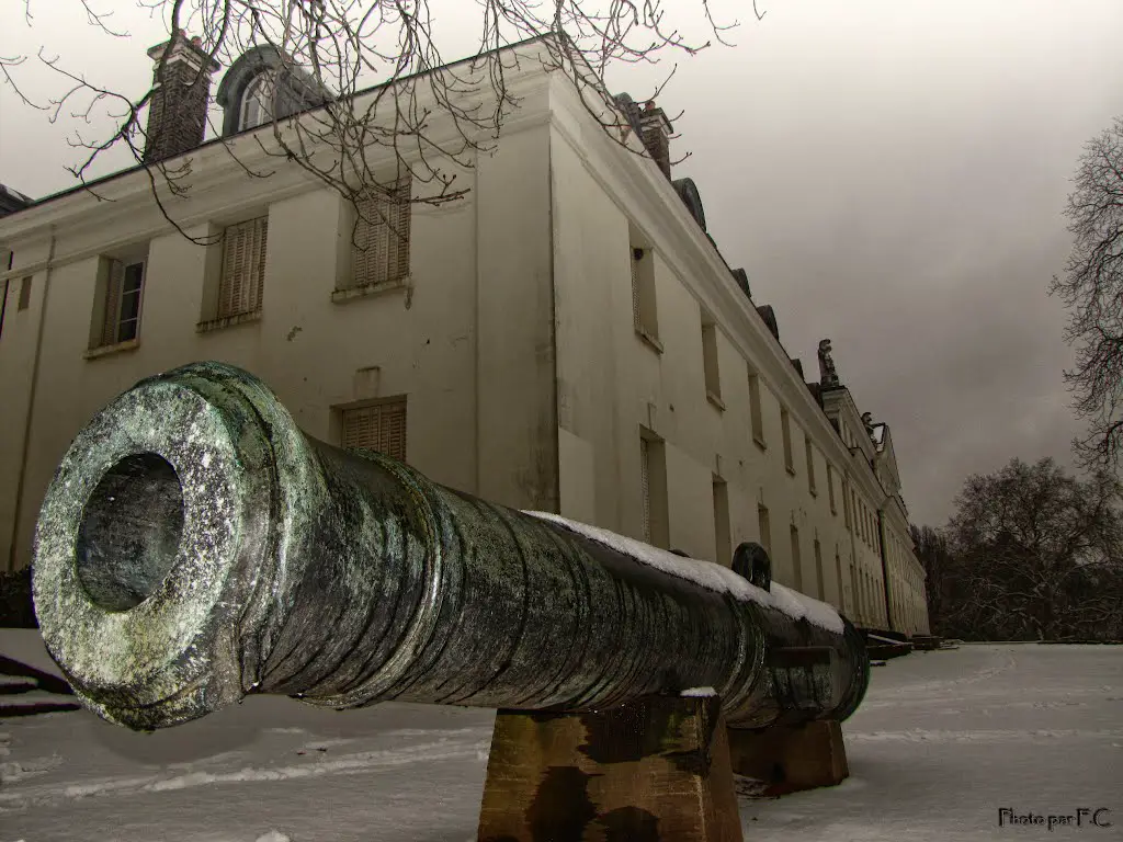 Un canon au Château de la Verrerie