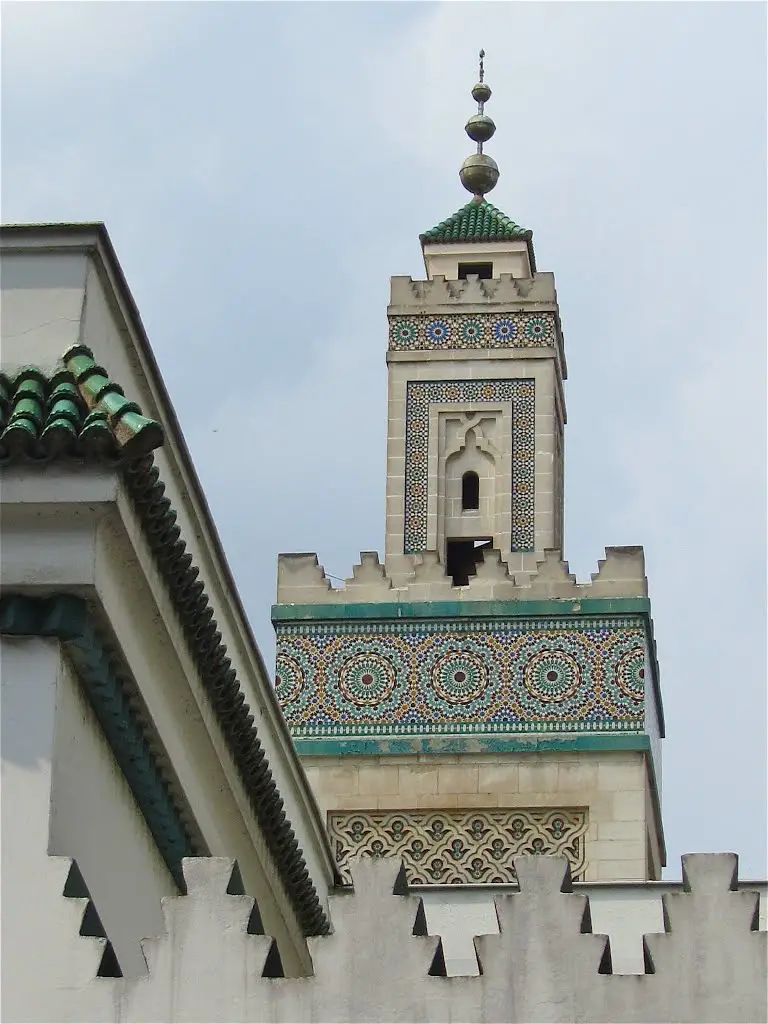 Minaret de la Grande Mosquée, rue Geoffroy-Saint-Hilaire (Paris Ve)