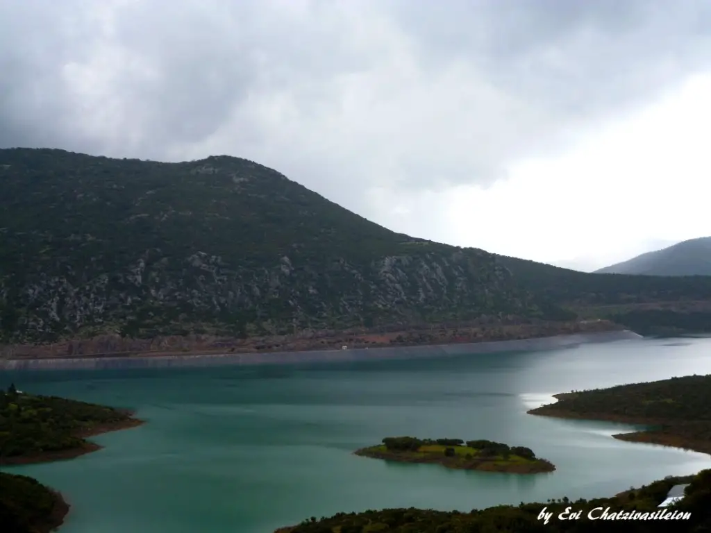 Η λίμνη του Μόρνου-Mornos Lake