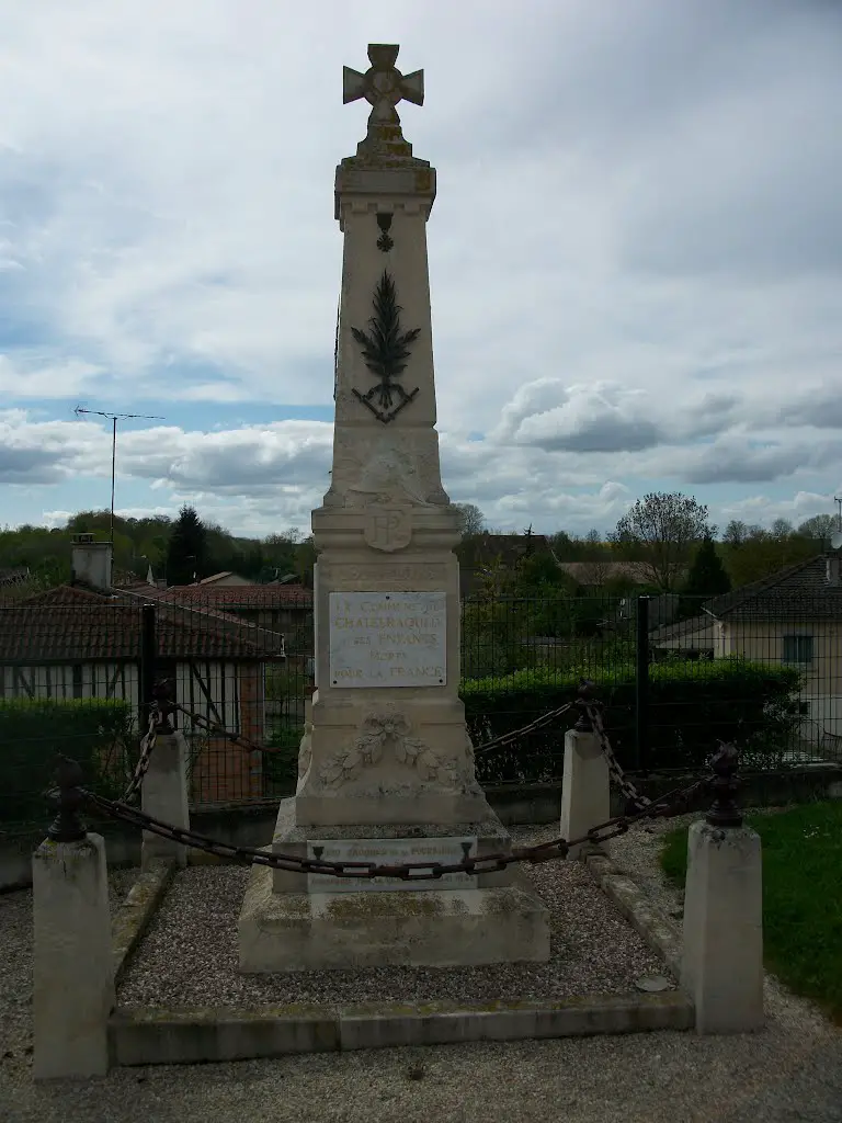 Chatelraould-saint-Louvent, Monument aux Morts