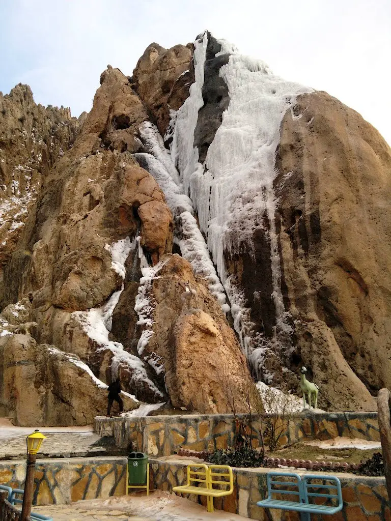 کرند غرب آبشار یخی Kerend Gharb 2 | Mapio.net