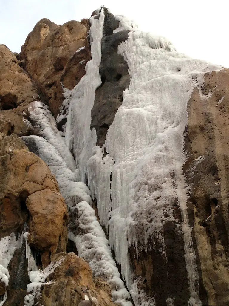 کرند غرب آبشار یخی Kerend Gharb 1 | Mapio.net
