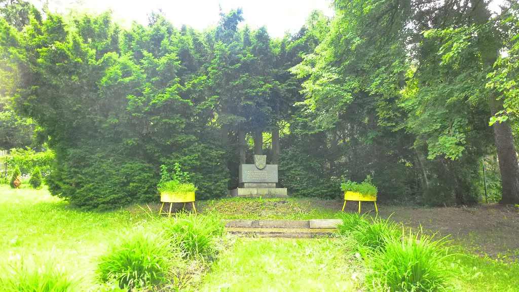 pomník padlým-Krasnice 1944