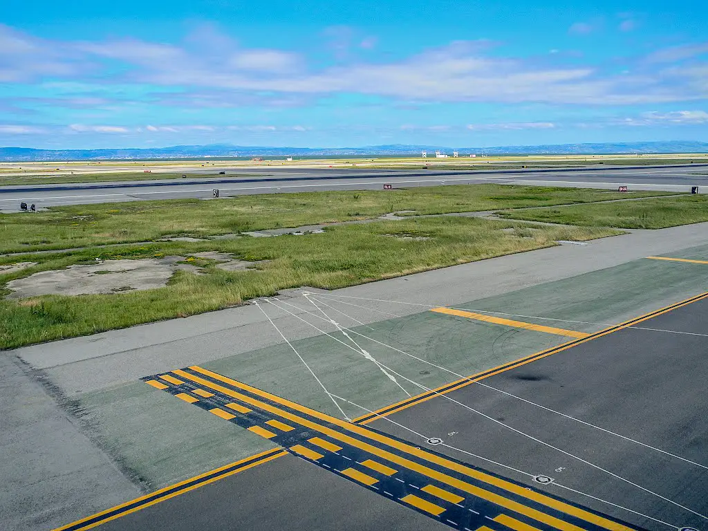 Holdingpoint 1L-19R Taxiway F KSFO, Flughafen San Francisco (SFO), San Francisco, Kalifornien 94128, Vereinigte Staaten